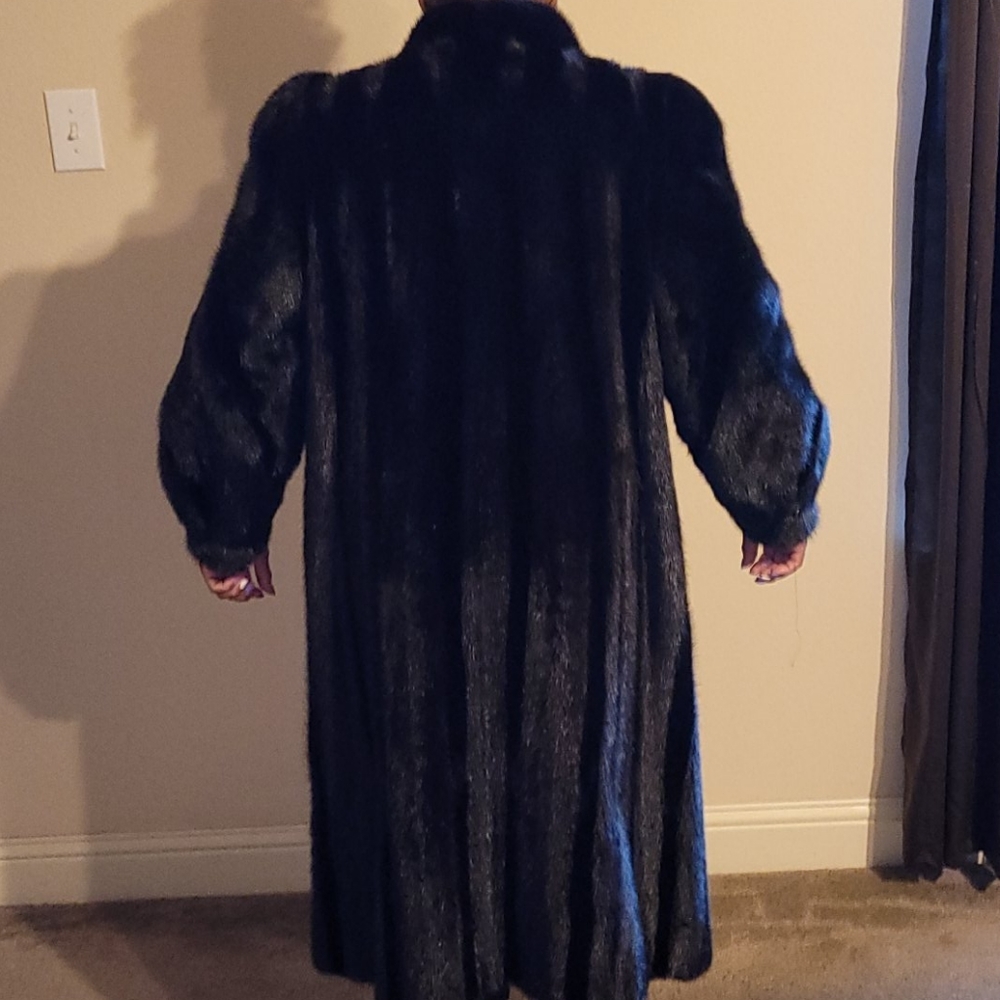 Fur coat - Picture 2 of 3